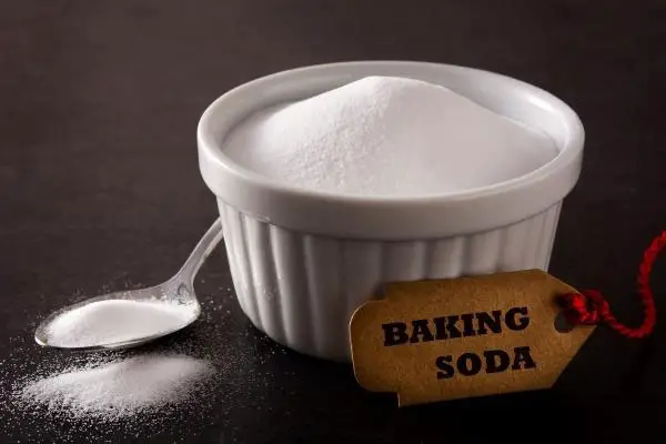 what happens if a child swallow baking soda